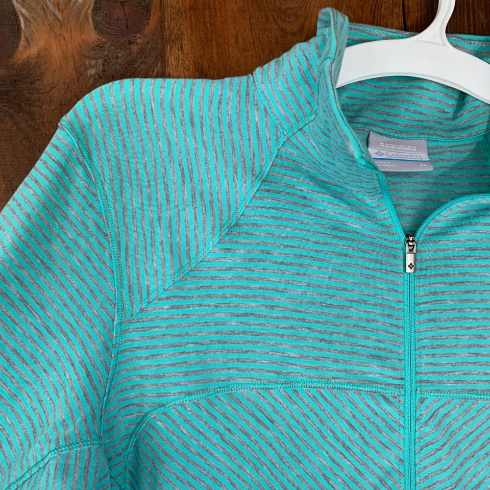 NEW Columbia half zip, athletic top